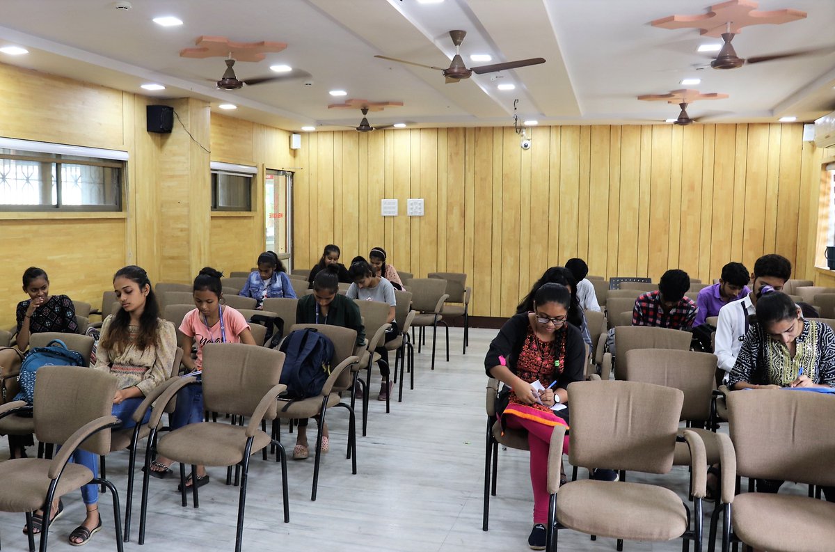 amroli10's tweet photo. Date : 25/08/2022, Thursday ; “Inter Class Mahatma Gandhi Quiz Competition”.
.
.
.
.
.
#amrolicollege #JZShah #HPDesai #MahatmaGandhi #QuizCompetition #InterClass #InterClassCompetition #InterClassMahatmaGandhiQuizCompetiton https://t.co/jRKuyuNsXS