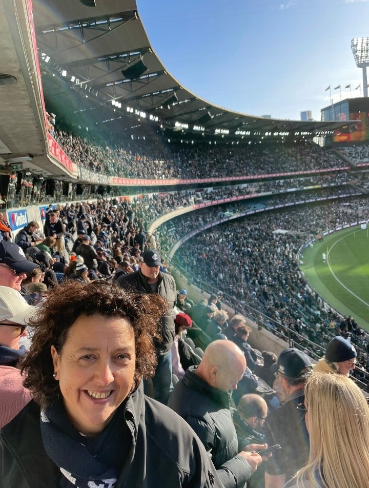 Philssay's tweet photo. #onlyinMelbourne
Can you be told off for not wearing a mask
But that same person goes to a game where 90000 people attend ( without masks) and( kids in school are still forced to wear masks ) https://t.co/GLkDOnSiUm