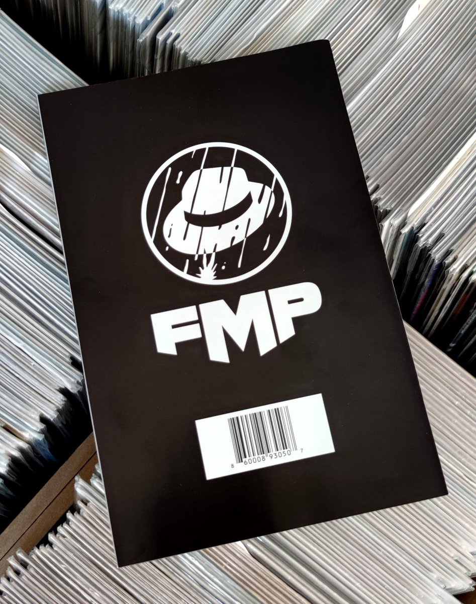 SalaDePeligro's tweet photo. 🚨MEGA-CONCURSAZO PARA FLIPAR🚨

Sorteamos el primer cómic de Frank Miller Presents, la nueva editorial de Frank Miller. 

¡Un ashcan que incluye las primeras páginas de la secuela de Ronin! 😱😱😱

Para participar: 
📌 Retuitea este tuit
📌 Sigue a @SalaDePeligro y @radar_comics https://t.co/8vwwNFtK6d