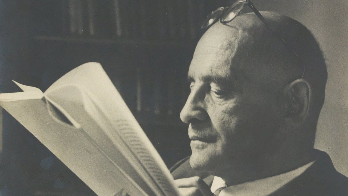DNB_Aktuelles's tweet photo. Vor 65 Jahren verstarb der österreichische Schriftsteller Leo Perutz. Sein digitalisierter Nachlass befindet sich in unserem #Exilarchiv. Große Teile sind seit 2021 über unser Portal online zugänglich. https://t.co/5U4GjlNyxr https://t.co/H5rIwBN1qt