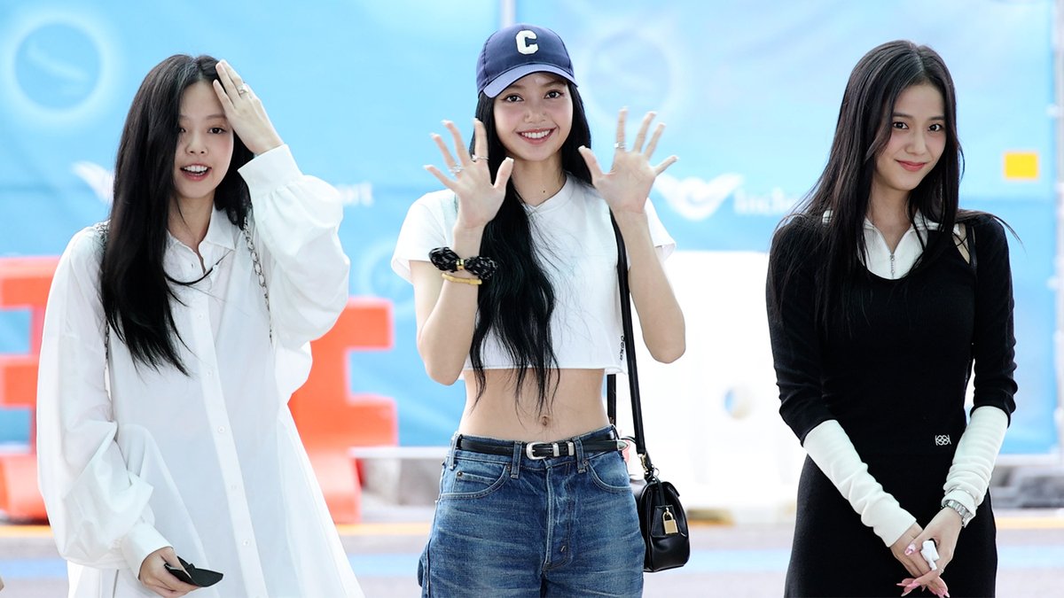 bimong_fancam's tweet photo. #BLACKPINK “#LISA” (#블랙핑크 #리사) 출국 직캠 | 인천공항 • 비몽 Incheon Airport Departure (FANCAM)

https://t.co/zoQqXtE1xk https://t.co/TfNAJxVdET