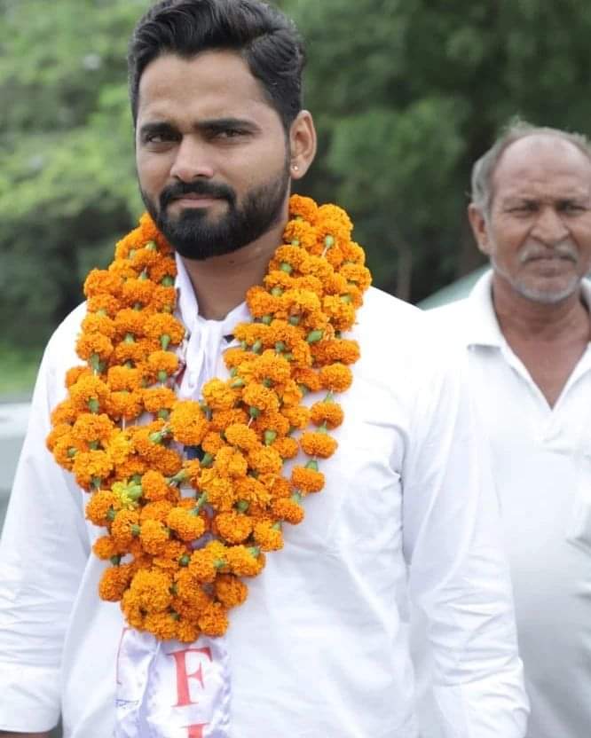 surendarsingh17's tweet photo. Voting is your right but what about choosing a right candidate?
Arvind singh is best so far, all away from controversies he's working hard

#WeSupportArvindSingh 
#WeSupportArvindSingh 
@TribalArmy @D_Tribal_ @DilkhushMeena_ @SFIRajasthan @AISA_Rajasthan @cpimspeak https://t.co/vGdjlQTaGb