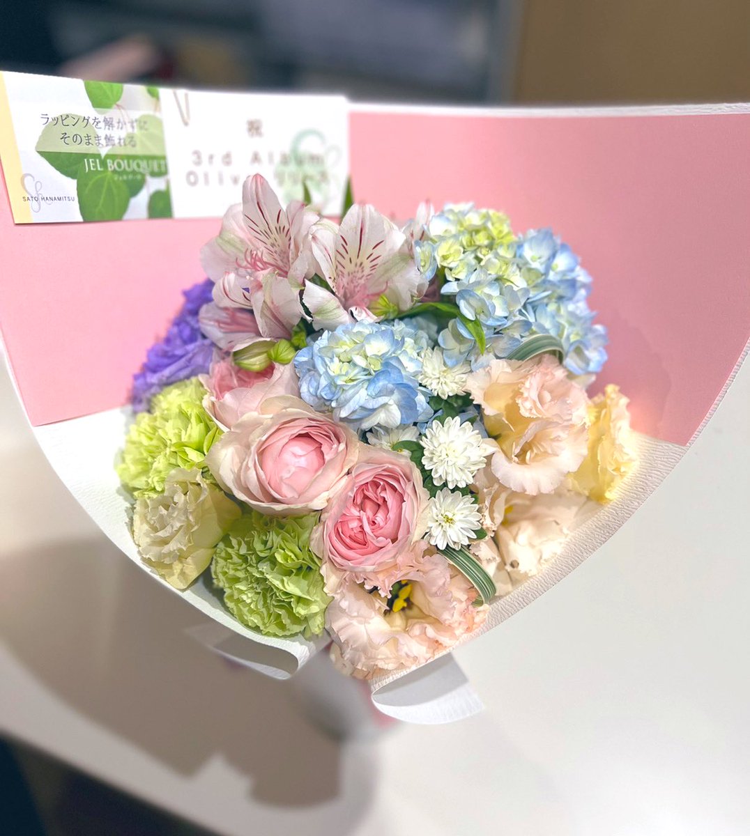 rina_0730_xxx's tweet photo. l've FC会員の皆様のもとにRINAの3rdアルバム"Olive"が届き始めているみたいですね💫
発売記念のお花が事務所に届きました、いつもありがとうございます🌸
アルバムの感想などは #RINA_Olive
で呟いて下さると嬉しいです🙇♀️✨ https://t.co/zI0wXcX1YX