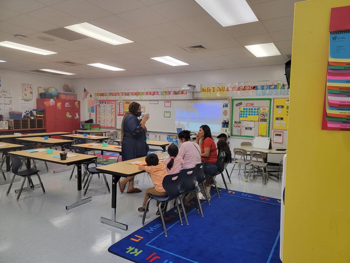 NorthDriveES's tweet image. OPEN House on Tuesday at North Drive Elementary was an absolute SUCCESS!!! Our families got a chance to meet our new Principal, Mrs. Jacobs!