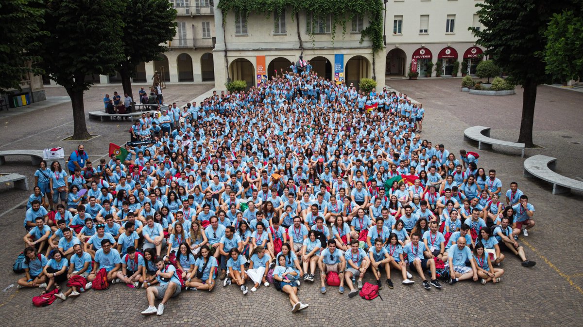 SalesianosEs's tweet photo. 🤔 ¿Eres uno de los que salen en la foto? 800 jóvenes de España y Portugal del @MJS_es participaron en el Campobosco2022 #CPB22, recorriendo lugares salesianos de Barcelona, Mornese, Turín... 

Aquí puedes ver noticias, videos, fotos 👇
https://t.co/1PsVzz6TiA https://t.co/KsWqrzAv6P