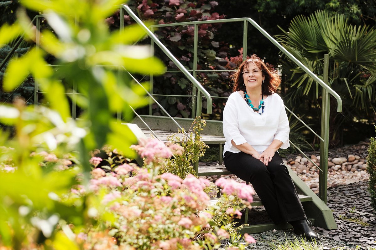 A personal branding shoot can be a fun few hours where we bring your personal brand to life. First, we’ll have a discovery call. We can talk locations, style, tone of voice (yes, even photographs have a tone of voice) and even what you’ll wear for the shoot. Ready? 0800 464 7384