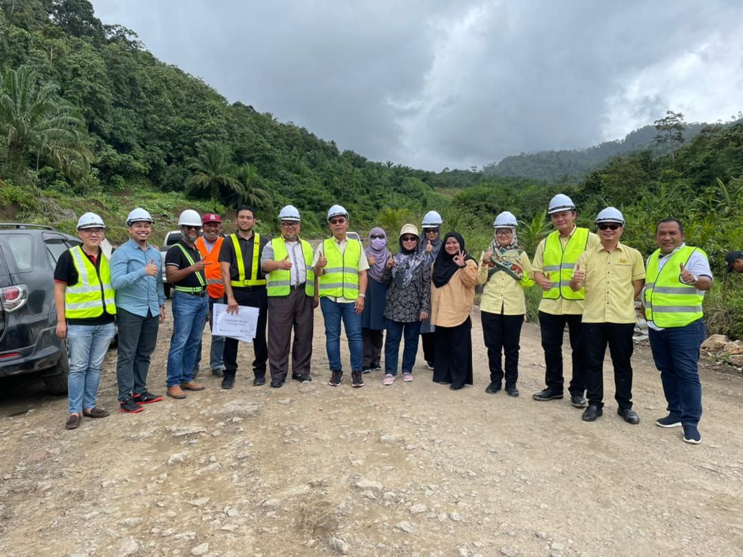 bpp_utaracj's tweet photo. 25 Ogos 2022 - Lawatan tapak projek SSLR, Lawas bersama Pengarah Kanan CJ, YBrs. Ir. @HasmiJkr serta Pengarah CKG. Turut hadir bersama adalah wakil @MOWorks, wakil @jkrsarawak, HOPT serta HODT projek.

@MohdNazriAli 
@CawJalanJKR 
@bpp_utaracj https://t.co/C5pPsIOgqC