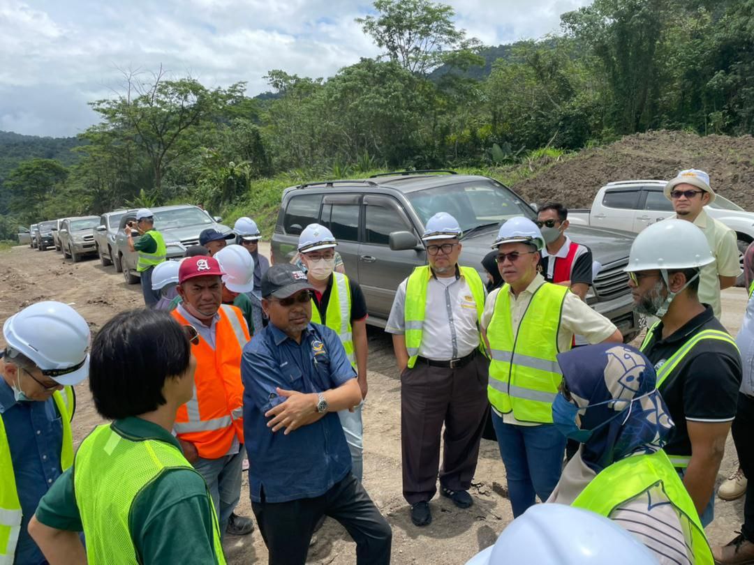 bpp_utaracj's tweet photo. 25 Ogos 2022 - Lawatan tapak projek SSLR, Lawas bersama Pengarah Kanan CJ, YBrs. Ir. @HasmiJkr serta Pengarah CKG. Turut hadir bersama adalah wakil @MOWorks, wakil @jkrsarawak, HOPT serta HODT projek.

@MohdNazriAli 
@CawJalanJKR 
@bpp_utaracj https://t.co/C5pPsIOgqC