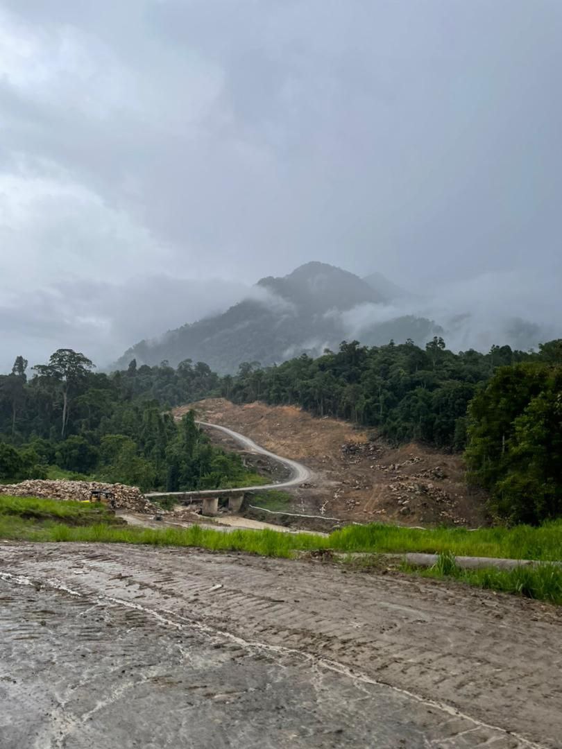 25 Ogos 2022 - Lawatan tapak projek SSLR, Lawas bersama Pengarah Kanan CJ, YBrs. Ir. <a href="/HasmiJkr/">Hasmi Ahmad</a> serta Pengarah CKG. Turut hadir bersama adalah wakil @MOWorks, wakil <a href="/jkrsarawak/">jkrsarawak</a>, HOPT serta HODT projek.

<a href="/MohdNazriAli/">Mohd Nazri Bin Ali</a> 
<a href="/CawJalanJKR/">Cawangan Jalan JKR Malaysia</a> 
<a href="/bpp_utaracj/">Bahagian Pengurusan Projek Utara, Cawangan Jalan</a>