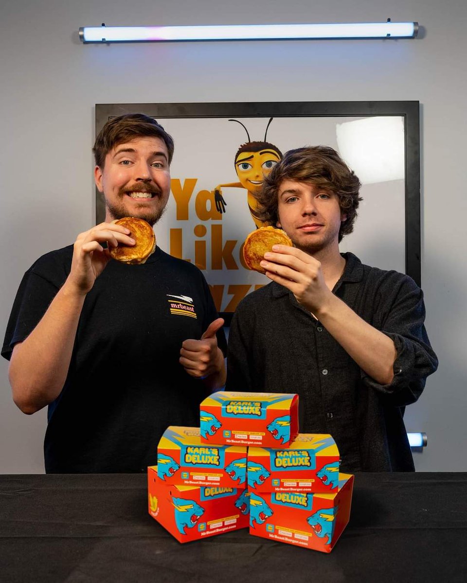 Tomiply1's tweet photo. @mellohimanda @KarlJacobs_ @MrBeast MrBeast is 6'4, so Karl can't be that short, just saying. https://t.co/cuumyr8Jc3