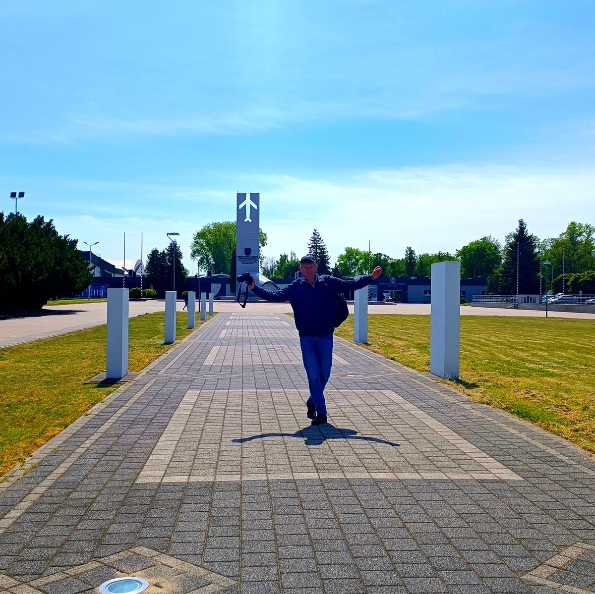 DronSieraj's tweet photo. Dęblin. Pomnik Lotników Polskich i #deblin #powiatryki #lubelskie #zbigniewsieraj https://t.co/oTUoBiNc7Y