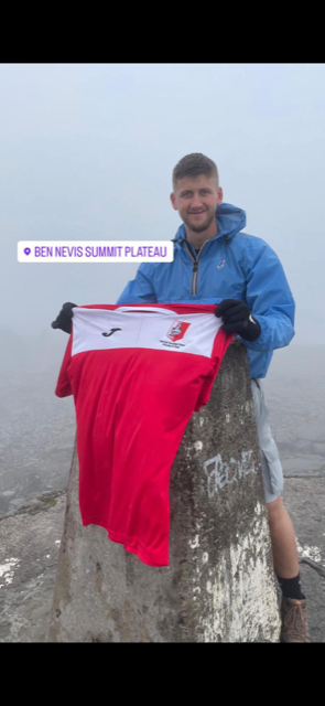 MDTFC's tweet photo. Ryan Pickup flying the MDTFC colours @BenNevis
@MDTFC
#training #welldone #teamcolours https://t.co/aUoGxPR5n8