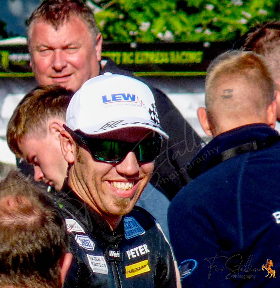 FireStallion666's tweet photo. #tt2016 @Jimwhit69 @Dunlop6 ๐ @peterhickman60 #ttarchives @ttscwebsite @race_tt @MotofestIOMTT @loveroadraces @ILoveTheIOM https://t.co/pv63v7OEEv