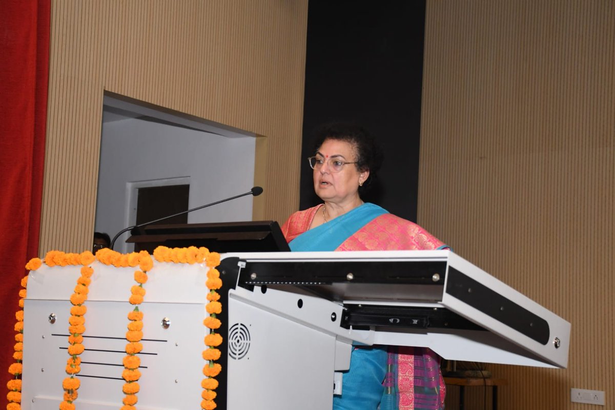 NCWIndia's tweet photo. Chairperson @sharmarekha participated as Chief Guest and shared her insights at the One-Day Regional Consultation Meet organised by @NCWIndia in collaboration with the Institute of Women’s Studies, University of Lucknow. @PIBWCD @MinistryWCD https://t.co/zciYlKKDsr