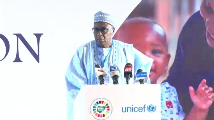 SDGRadioNG's tweet photo. Rep. @FinMinNigeria Dr. Zakari Lawal
giving welcome remarks @ossap_sdgs
Led #LaunchSDG3and4Reports
A first in the Global South! #LaunchSDG3and4Reports #GoodHealth #WellBeing #QualityEducation #SDGNG #SDGEvaluation #Agenda2030 #GovtAtWorkNG #SDGRadio #SDGRadioNG #BeTheFuture https://t.co/4wV6IHhh02