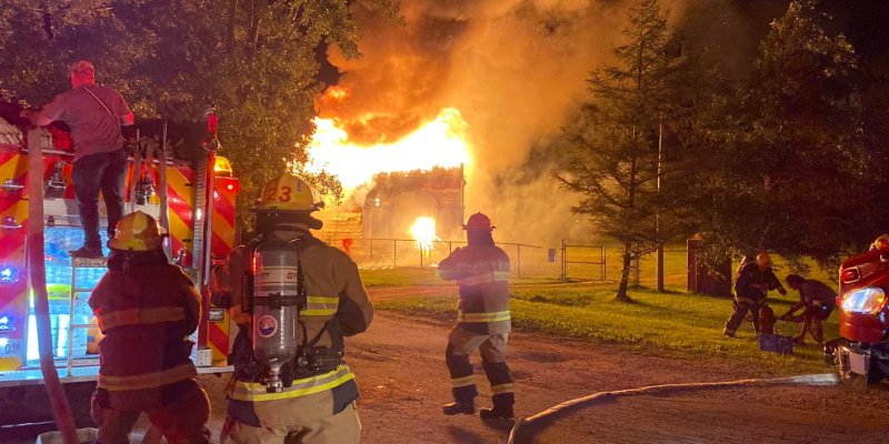 Strawberry Festival Stage in Deer Lake Destroyed by Fire

vocm.com/2022/08/25/str…