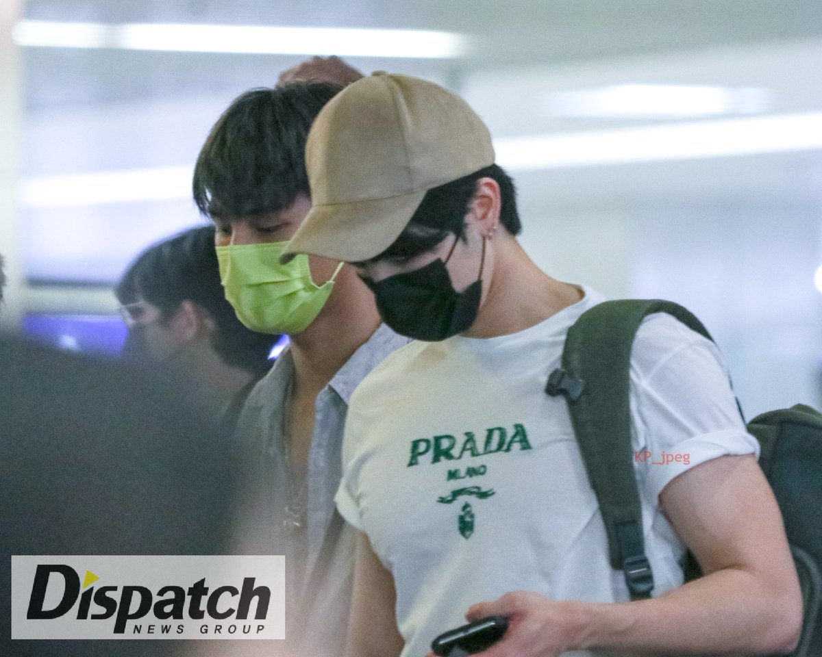KP_jpeg's tweet photo. 220819 - HKT ✈️ DMK 

Accidentally!!! Met MileApo
were together 🤭☺️💚💛

@milephakphum @Nnattawin1
#มายอาโป #MileApo 
#MilePhakphum #Nnattawin
#GreenyRose #apocolleagues https://t.co/EjVAmliniV