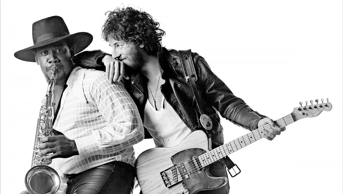 Springsteenday's tweet photo. Happy birthday to one of the greatest album of all time. A perfect and unbeatable masterpiece. Today but in 1975, Bruce @springsteen released "Born to Run". History. https://t.co/OwwiIa1sUT