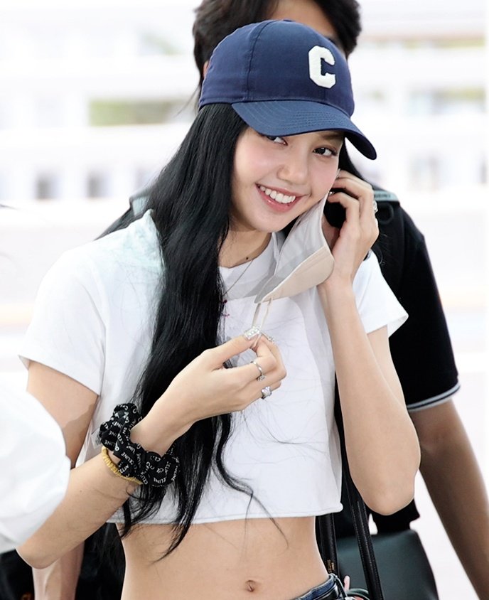 lalalisa_m0327l's tweet photo. พอเจอรูปชัดๆแล้วจะวูบ สวยมากค่ะ

LISA ROAD TO VMAs
#LISA #LALISA #MONEY https://t.co/ZMQtcHK5Bv