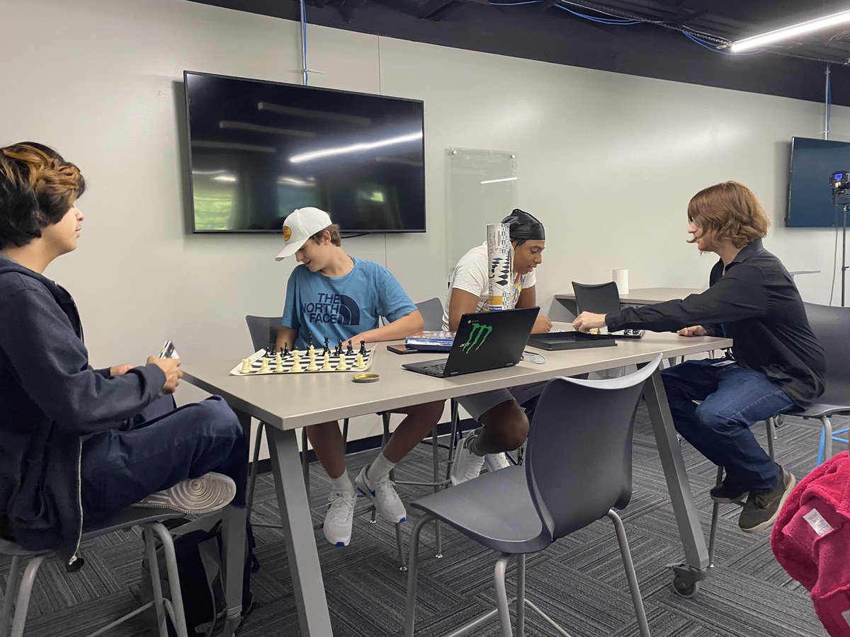 Thanks <a href="/TomNewEdu/">Tom New</a> for the tour! Reading classes are looking forward to Wednesdays at #TheHub!