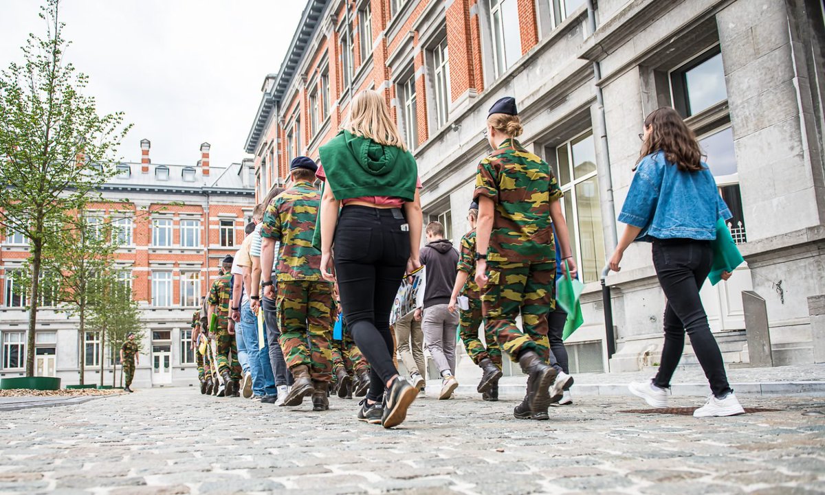 BelgiumDefence's tweet photo. Incorporation des nouveaux candidats officiers à l’Ecole Royale Militaire (ERM). Cette année, le prince Gabriel fait partie des nouveaux candidats officiers et, à l’instar de sa sœur, la princesse Elisabeth, il étudiera les Sciences Sociales et Militaires https://t.co/kYqpaRLuWg https://t.co/mwmXwpWoyY