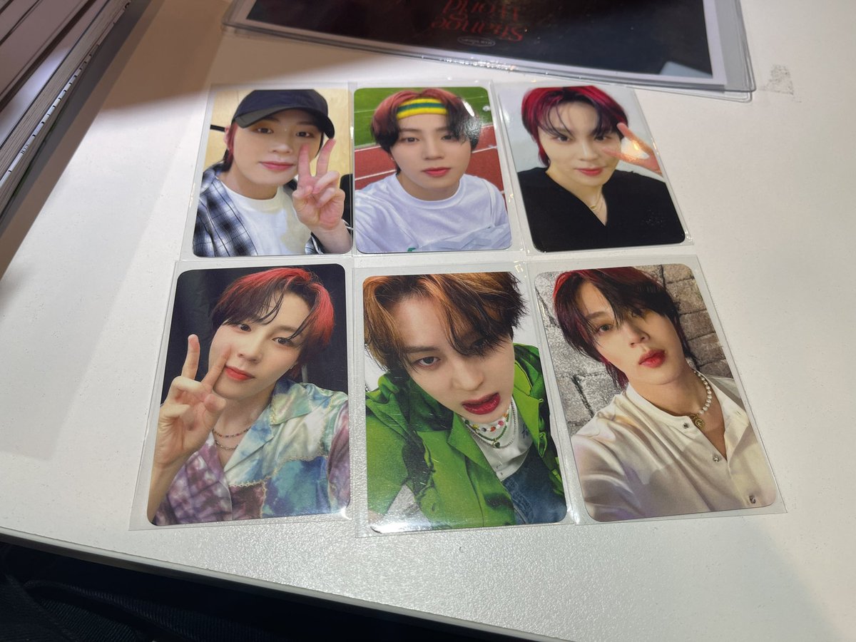 공방 탈락해서 부채라도 받겠다고 케타포 삼성점 갔는데 또 지름신 강림해서 6개 뽑을 만큼만 사서 6번 다다다다다다 눌렀는데 한방에 포카 풀셋 맞춰짐✌️✌️ 이런 운은 참 좋다😭😭
#케타포삼성점 #케타포_하성운팝업