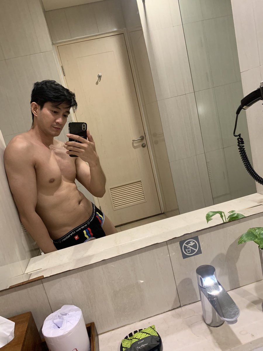 MikaelArjuna's tweet photo. Kalo open BO laku ngga ya? Wkwkwk https://t.co/aFvn9kLeRF