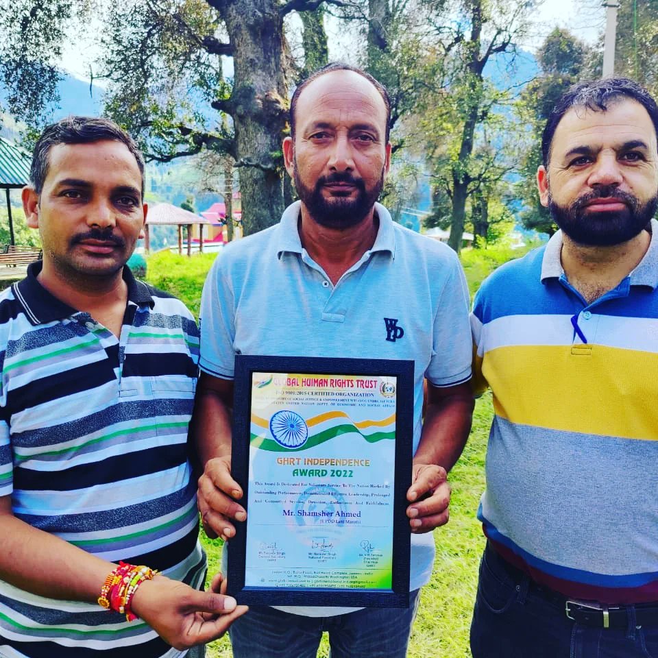 ghrt_India's tweet photo. On the eve of Independence day 
GHRT facilitated and presented GHRT Independence Award to
Sh Paramdeep Singh (KAS)  Latti, Sh Atul Singh Mankotia BDO Latti, Sh Mohan Lal Sharma Naib Tehsildar, Sh Kasturi Lal Gupta Sarpanch, Sh Khalid Hussain Malik. 
@OfficeOfLGJandK @dioudhampur https://t.co/qHVsQ5ybJi