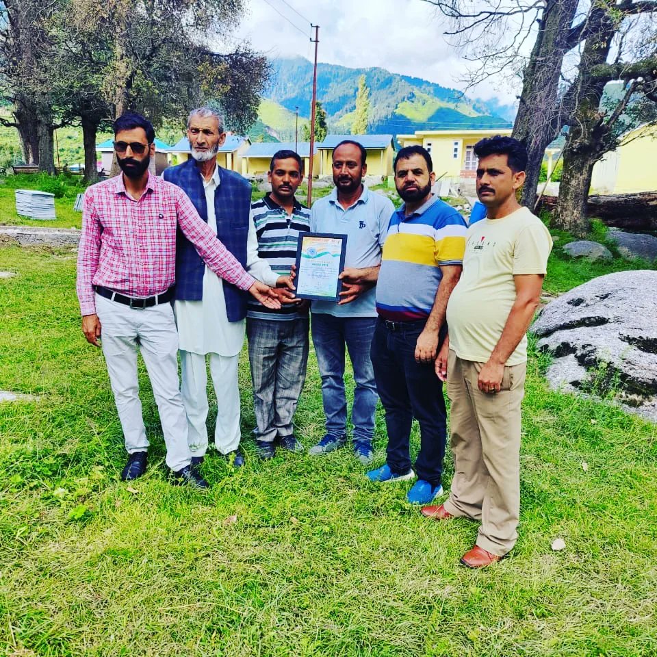ghrt_India's tweet photo. On the eve of Independence day 
GHRT facilitated and presented GHRT Independence Award to
Sh Paramdeep Singh (KAS)  Latti, Sh Atul Singh Mankotia BDO Latti, Sh Mohan Lal Sharma Naib Tehsildar, Sh Kasturi Lal Gupta Sarpanch, Sh Khalid Hussain Malik. 
@OfficeOfLGJandK @dioudhampur https://t.co/qHVsQ5ybJi