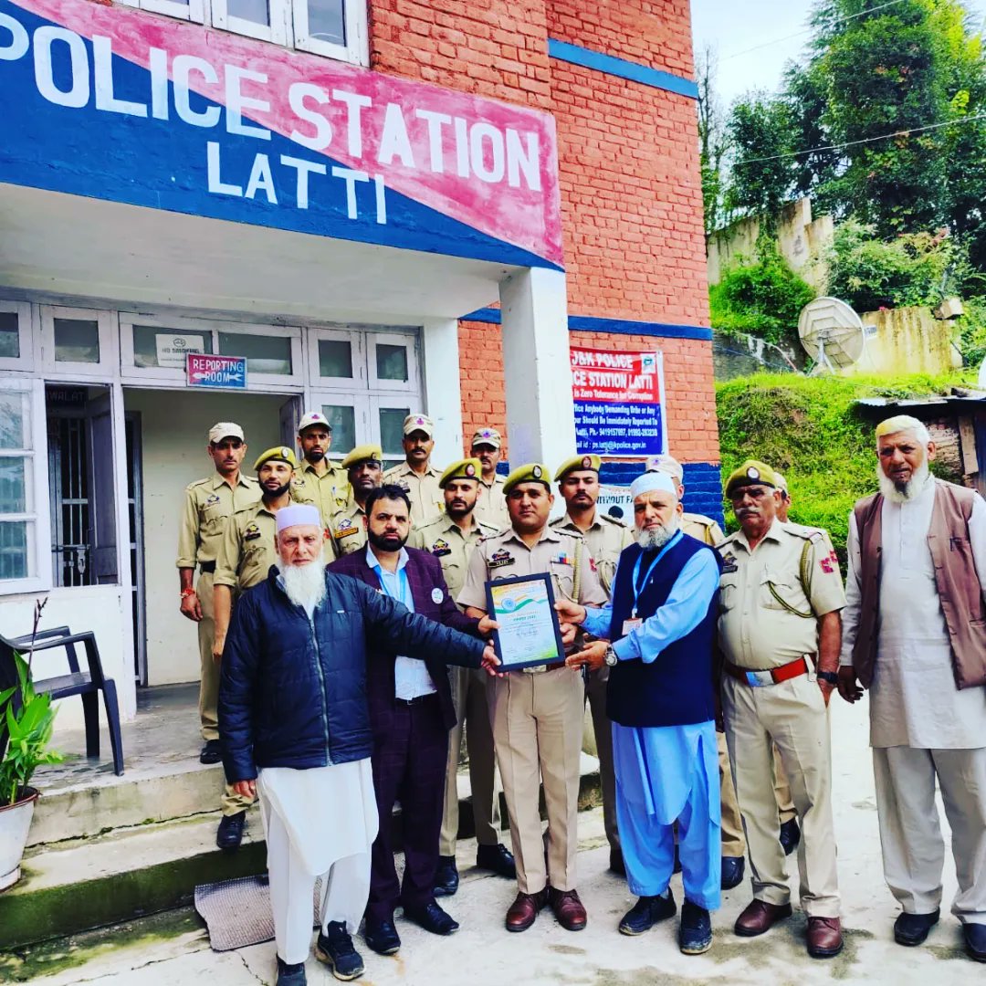 ghrt_India's tweet photo. On the eve of Independence day 
GHRT facilitated and presented GHRT Independence Award to
Sh Paramdeep Singh (KAS)  Latti, Sh Atul Singh Mankotia BDO Latti, Sh Mohan Lal Sharma Naib Tehsildar, Sh Kasturi Lal Gupta Sarpanch, Sh Khalid Hussain Malik. 
@OfficeOfLGJandK @dioudhampur https://t.co/qHVsQ5ybJi
