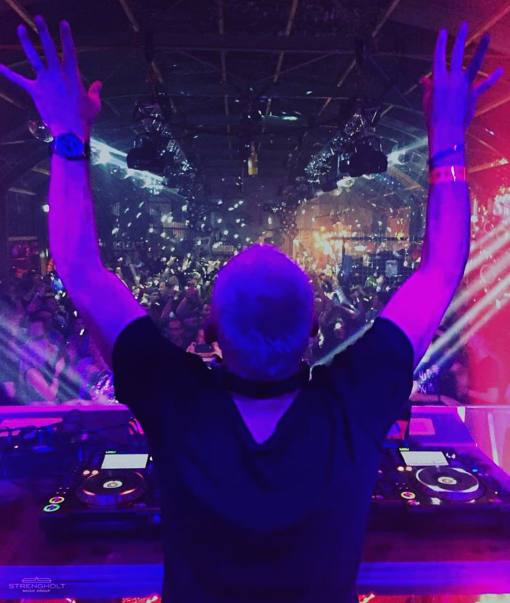 johan_gielen's tweet photo. #throwbackthursday : That moment Lowlands Festival 2017 ๐๐ปโค๏ธ #lowlands #Throwback #djlife #djatwork https://t.co/VVgQlBsw1B