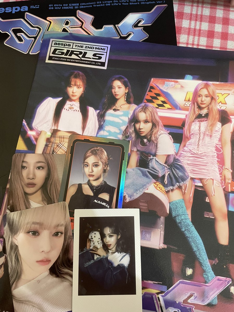 renefleurs's tweet photo. — aespa mail! ♡ ̖ ́˗ 

💌 :: hii my girls album arrived today! tysm for the smooth transaction and for packing them safely! <3 

@myaezhuo #11KPROOFS https://t.co/xB8PzWR9sY