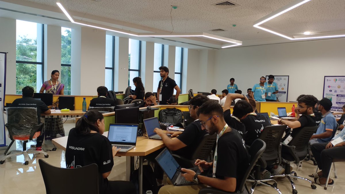 sonacollege's tweet photo. Sona witness d largest in-person collaboration after d pandemic as d participants of #SIH2022 finale are on their go running code @ Sona Digital Library... #PM_ModiAtSIH #InnovationSeAtmanirbharBharat #SonaAt25 #sonatech
@narendramodi @EduMinOfIndia @mhrd_innovation @AICTE_INDIA https://t.co/csF1fwFIDz