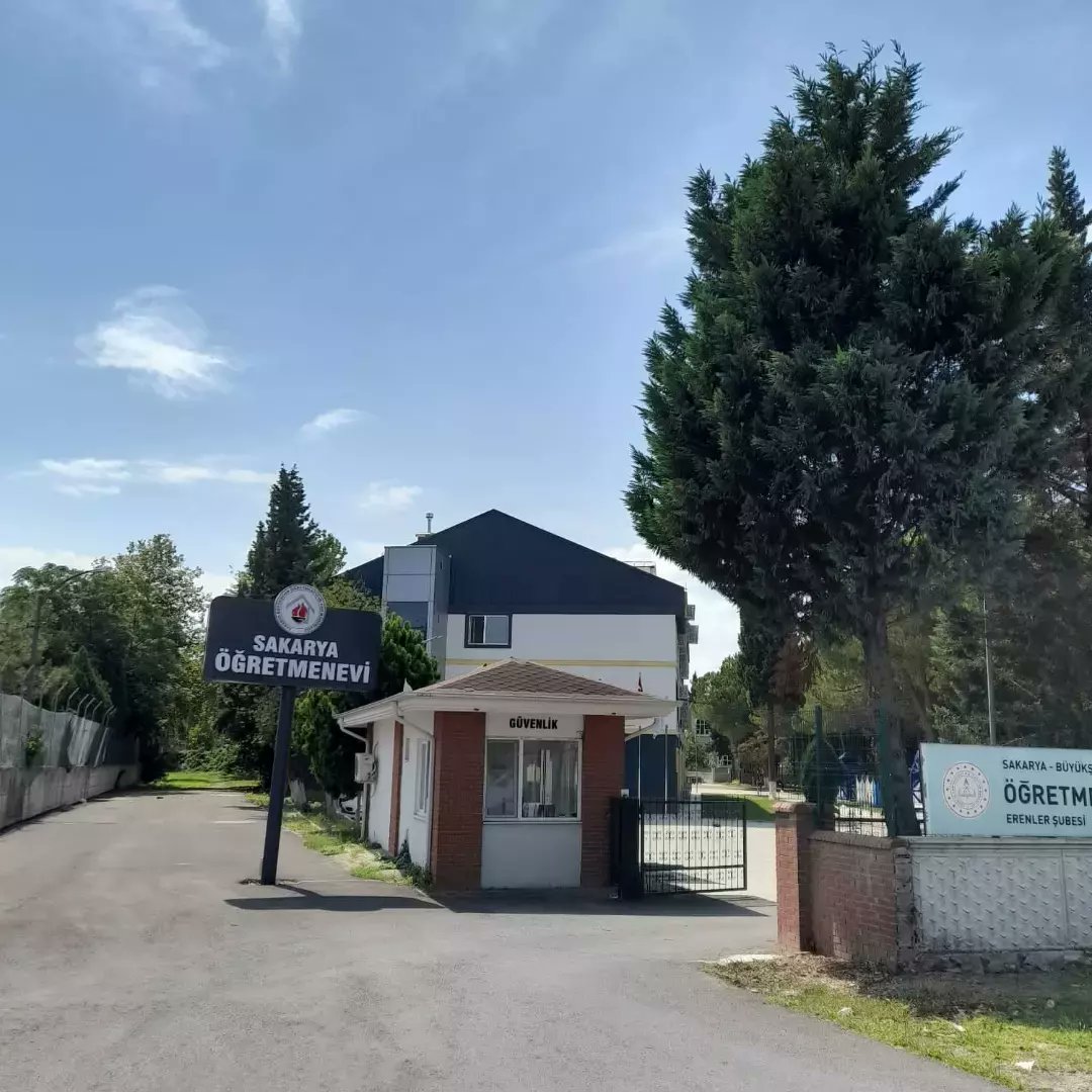 Okulumuz Sakarya büyüksehir Öğretmenevi (Erenler) Cafe ve restaurant hizmeti vermeye  başlamıştır..