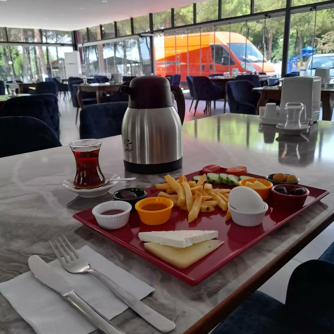 Okulumuz Sakarya büyüksehir Öğretmenevi (Erenler) Cafe ve restaurant hizmeti vermeye  başlamıştır..