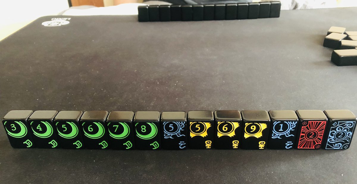 FUCROW2960's tweet photo. 牌ゲーム3本勝負
2本目は、#NewLexio
ポーカー×麻雀のようなゲーム
1回戦は
最高のストレートフラッシュを
温存しすぎて敗北…
2回戦は
ここを取られたら
敗北の踏ん張り所で
牌を切る順番が上手くいき 1-1に
最終戦は
序盤にストレートフラッシュで
危ぶまれたが最後にフルハウスで
逆転勝利‼︎ https://t.co/W7xKuZehkL