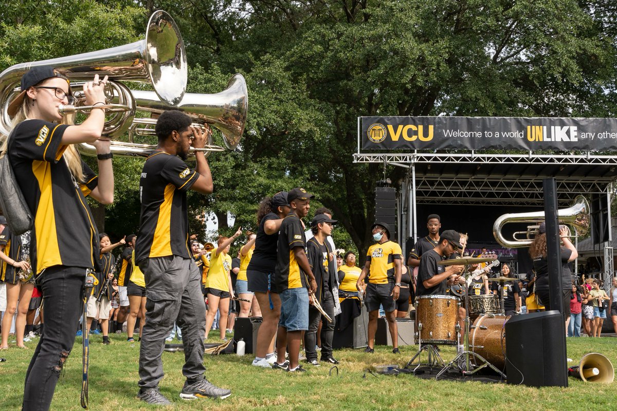 VCU_SAC's tweet image. IYKYK... Still loving all the moments from Monday! 💛 🖤 #vcu #vcutraditions #ilovevcu