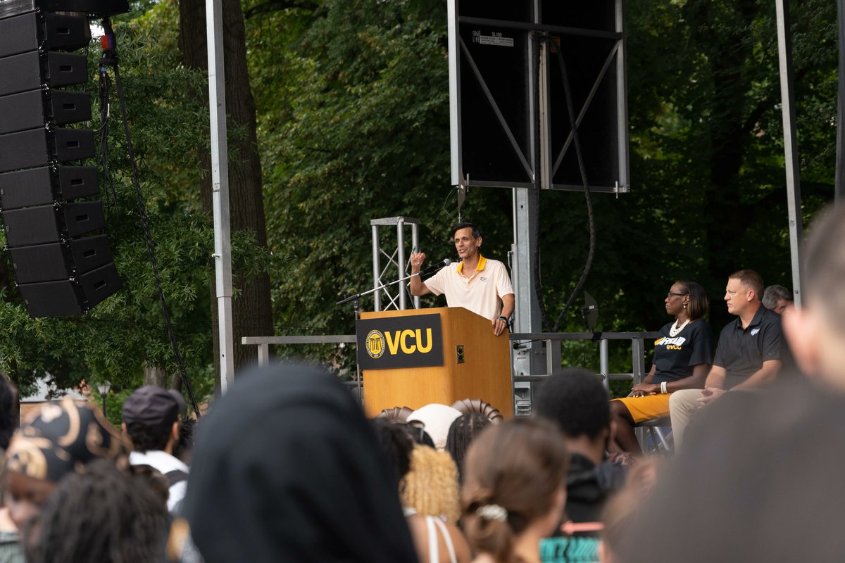 VCU_SAC's tweet image. IYKYK... Still loving all the moments from Monday! 💛 🖤 #vcu #vcutraditions #ilovevcu