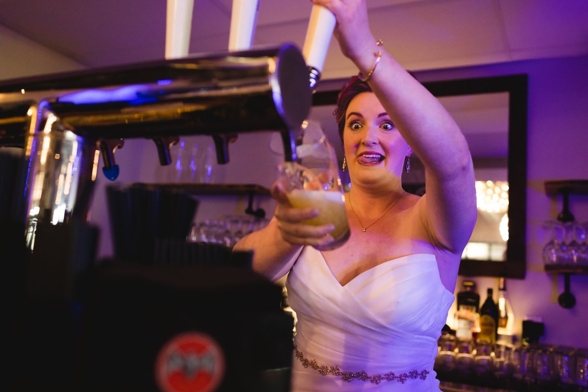 snoshi's tweet photo. Hilary was extremely excited to pour her 1st pint of the evening from the tap before her covid-delayed wedding reception @ @BrockStBrewing
#bestdayever #ygkweddings #weddinginspo #mywed #weddingphotography #sbimages #beerwedding #brockstreetbrewery #oshawawedding #brewerywedding https://t.co/hqfK8d4Dvg