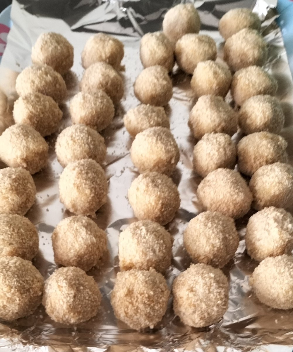 VillenaAlarcon's tweet photo. Si alguien quiere #croquetas #cocretas de #puchero #pollo #ternera que lo diga 🤣🤣🤣
#ConMiTogaEnLosFogones https://t.co/j75YbSQQZV