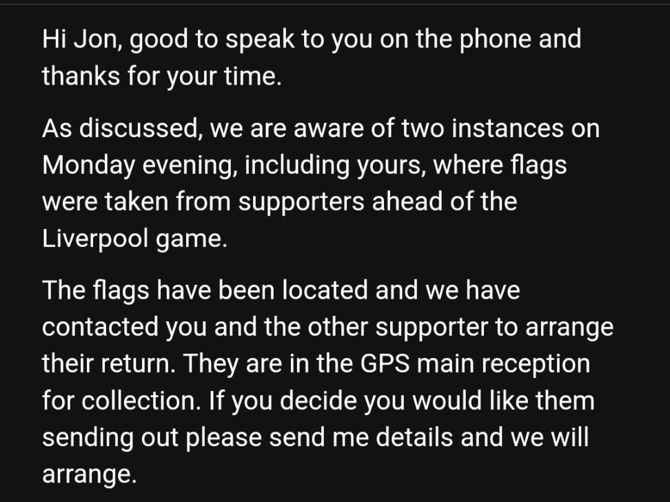 famousalexnield's tweet image. Great news my Dad @jonnield received a phonecall yesterday morning from @ManUtd and this was followed up by a written apology, clarification on displaying flags/banners in future along with getting our 🔰 #GlazersOut flag back, which we'll do tomorrow 👍🏼
