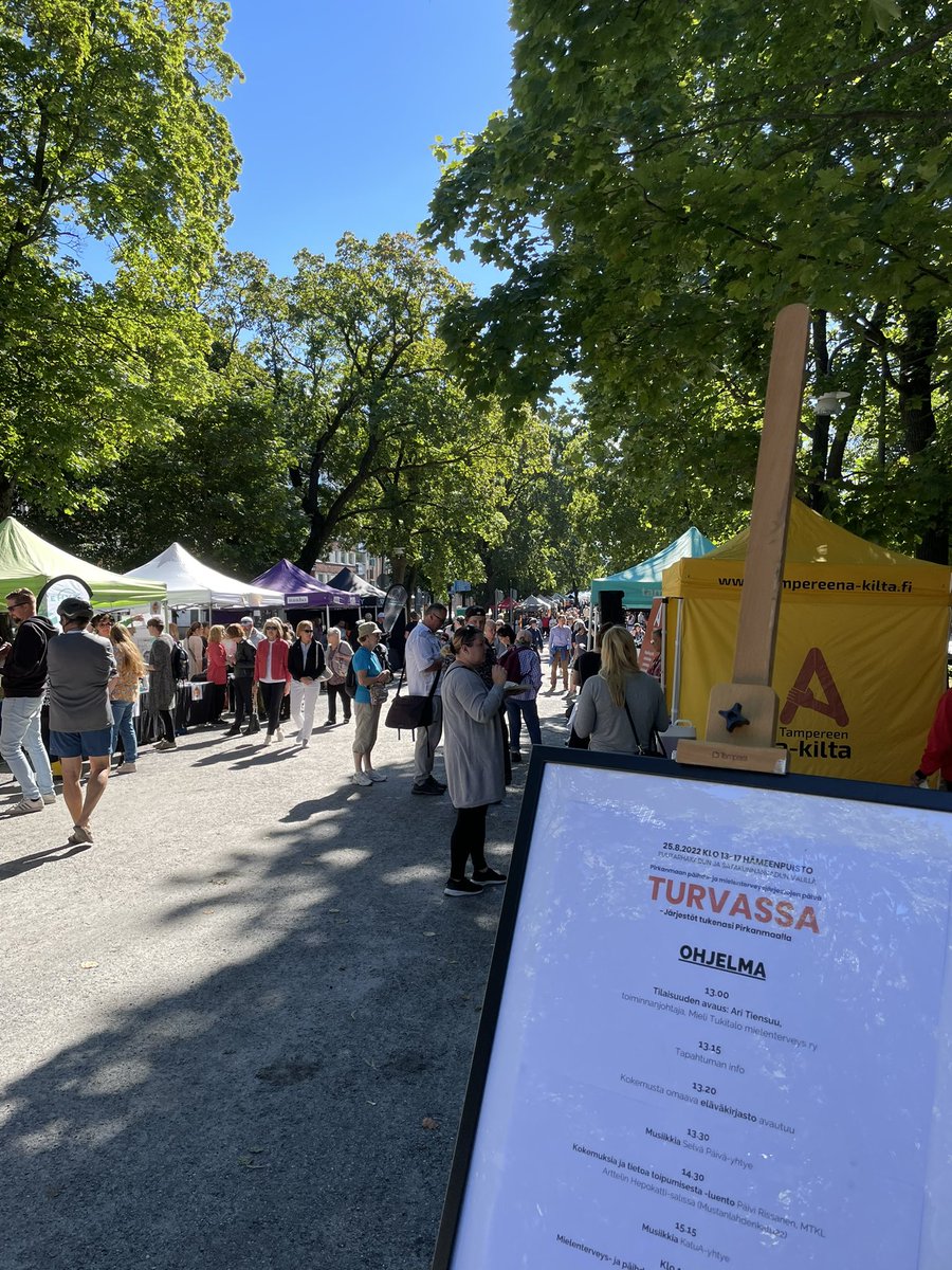 Pirkanmaan päihde- ja mielenterveysjärjestöt (pämi-verkosto) jalkautuneena Tampereen Hämeenpuistoon. #turvassa #josmeitäeiolisi <a href="/tampereenakilta/">Tampereen A-Kilta ry</a>