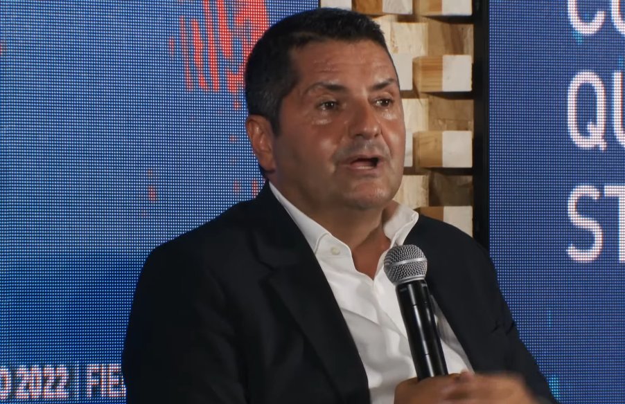 MeetingRimini's tweet photo. Il futuro del lavoro non sarà una catastrofe, ma l’occasione per costruirlo giorno dopo giorno. Dico che serve una figura nuova: gli architetti del lavoro che ricostruiscano architetture basate sulla passione per l’uomo
Marco Bentivogli @baseitaliaweb al #meeting22 #meetingRimini https://t.co/QYYGKPR267