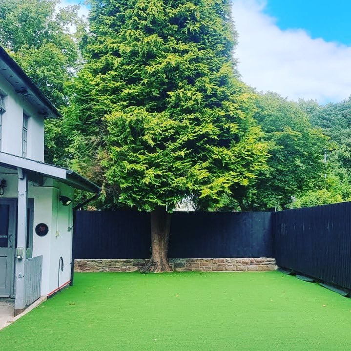 “The grass is greener” may not always apply in life, but it certainly applies the other side of the Fox fence💚

With the beer garden looking refreshed &amp; the The Den being fitted out, we can’t wait to welcome you all shortly🤗

#friendlyfox #bassaleg #newport #wales #pub #garden