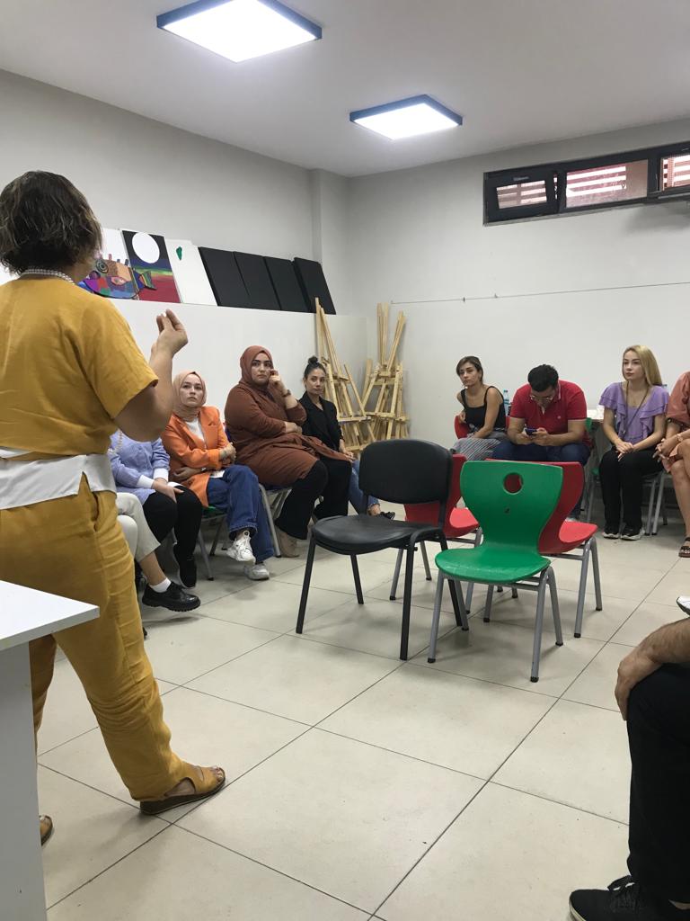 bilkolejleri's tweet photo. İstanbul Aydın Üniversitesi Eğiitm Fakültesi @iauegitimfak PDR Öğretim görevlisi Dilek Özyürek , @BahcelievlerBil Koleji öğretmenlerimiz ile “Sınıfta Bağ Kurma” adlı bir atölye çalışması gerçekleştirdi. Katılan öğretmenlerimize teşekkür ederiz. https://t.co/gV6a7Qr3QX