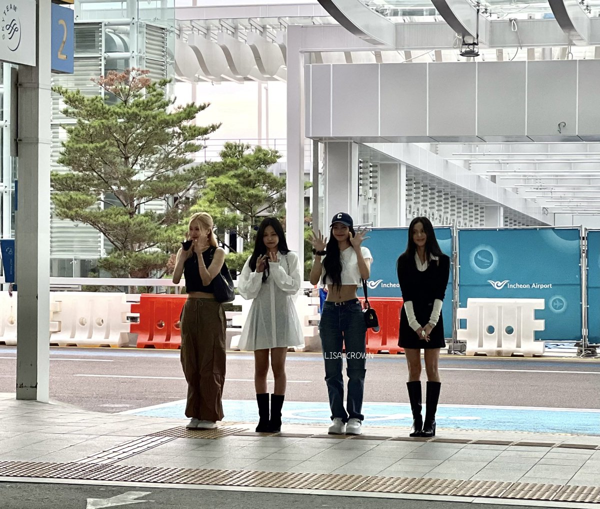 220825 ICN 

보고싶어요😭

#LISA #LALISA