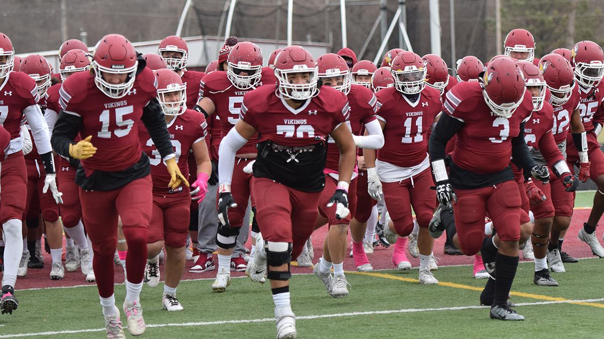 CoachBQuinn's tweet photo. Good luck to former @HNThunder_FB @AThorsgard and @VCSU_Football in the #PaintBucketGame #OwnTheBucket https://t.co/uGKUNv2zw8