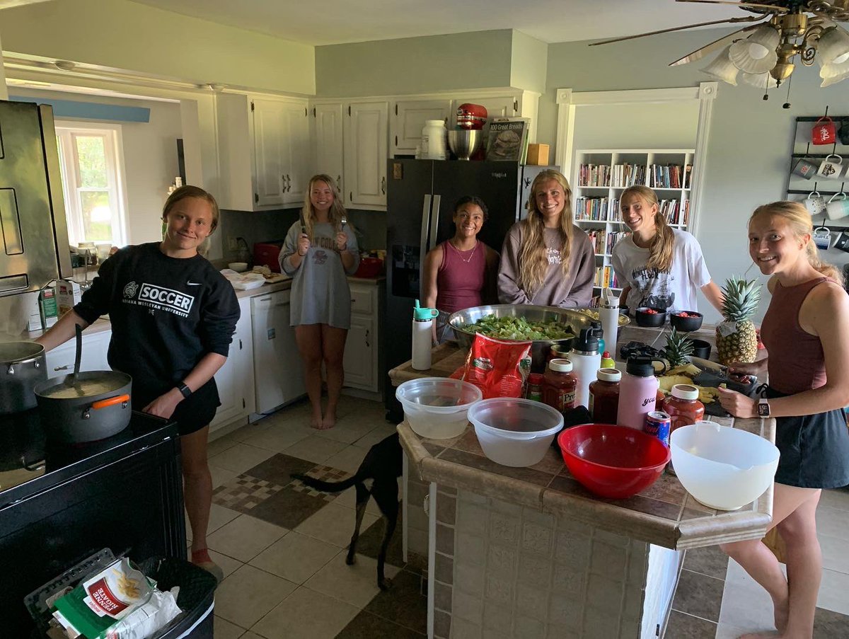 IWUWSoccer's tweet photo. Our freshman group crushed Team Dinner last night!!! 
And we got to hear Senior Sydney Brown share her heart. ♥️
#familytime https://t.co/qg9okOj9kH
