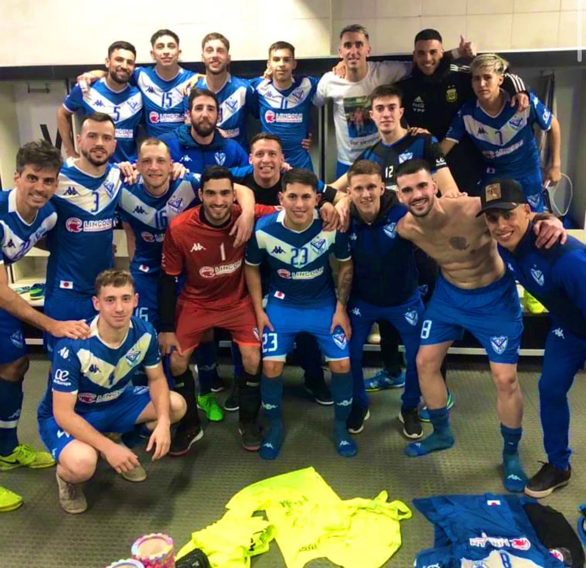 elshowdevelez's tweet photo. ✅ LOS PUNTEROS
✒️ El último fin de semana el Futsal de #Vélez se enfrentó a #Riestra y lo venció por 6 a 1 dejando en claro que son serios candidatos al ascenso.
⚽️ Goles de Juan #Telias x3, Cristian #Intorre, Brian #Gabriele y Facundo #Ferreyra. https://t.co/FTqNh2HCdM