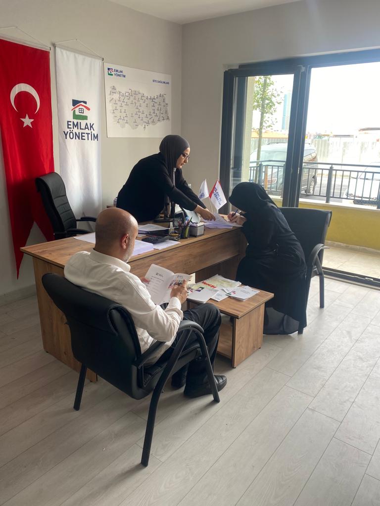 Esenler1Etp3Blg's tweet photo. GÜVENLİ VE AKILLI ŞEHİR OLAN ESENLER 15 TEMMUZ MAHALLESİ KENTSEL DÖNÜŞÜM PROJESİ SAYIN CUMHURBAŞKANIMIZIN ANAHTAR TESLİMİNİ GERÇEKLETİRDİĞİ KAT MALİKLERİMİZE ANAHTAR TESLİMLERİNİ DEVAM ETTİRMEKTEYİZ. KAT MALİKLERİMİZE HAYIRLI OLSUN. @ozkanozt36k  @AlicanOzpolat https://t.co/d2UuCO1apn